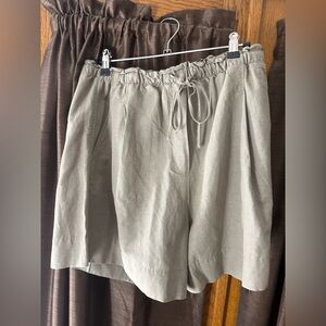 H&M Sage Green Cargo Shorts LINEN-BLEND PULL-ON SHORTS Sz s never worn